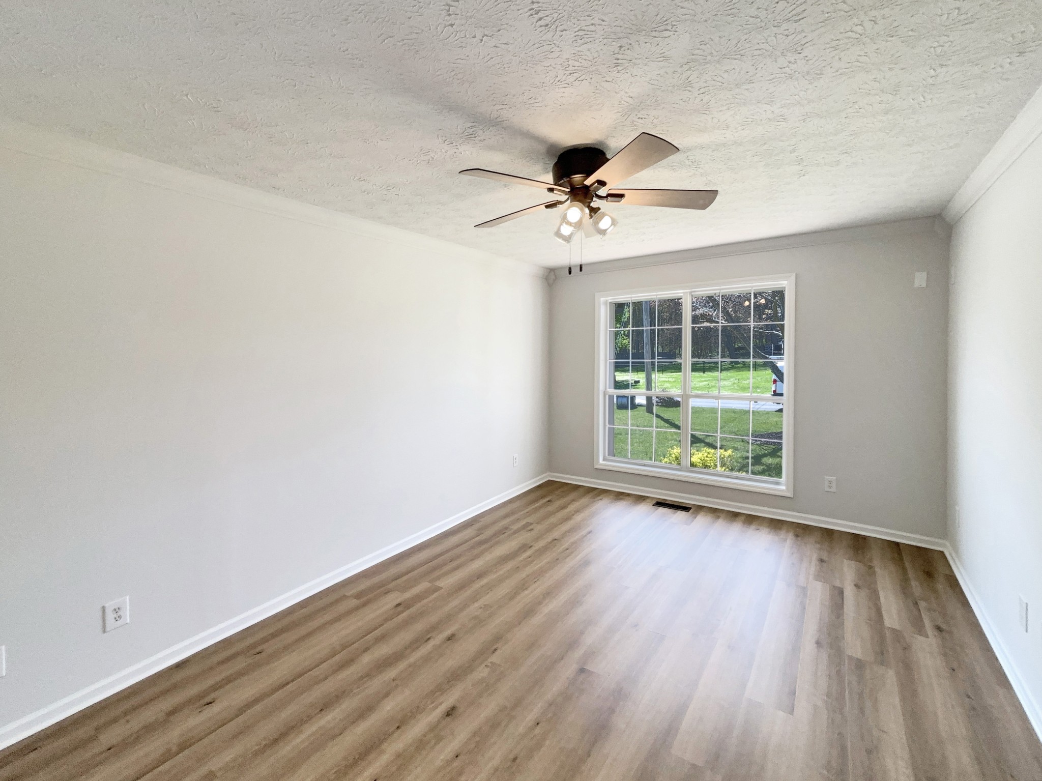 104 Hunterwood Dr