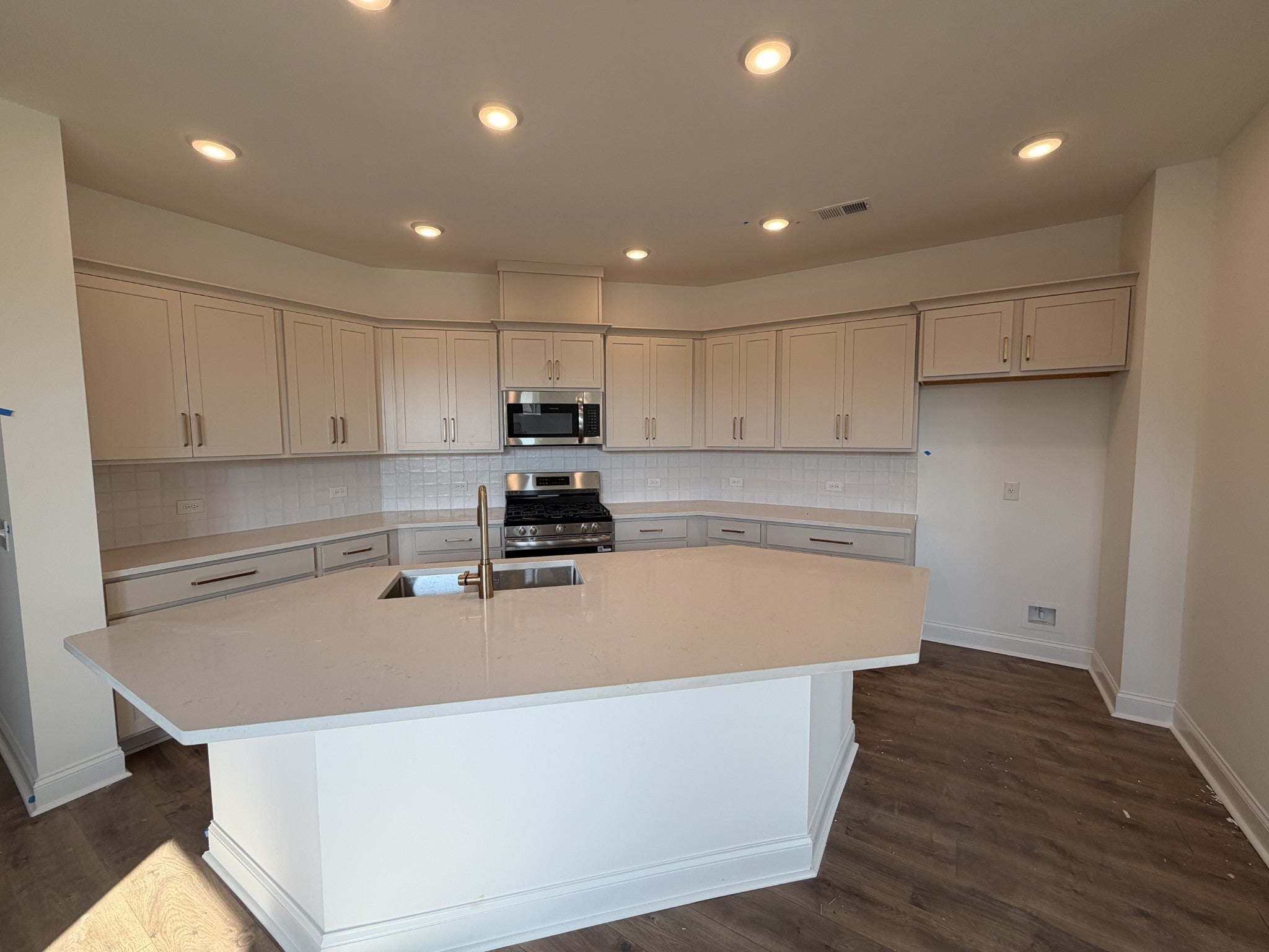 2175 Mackinac Bend