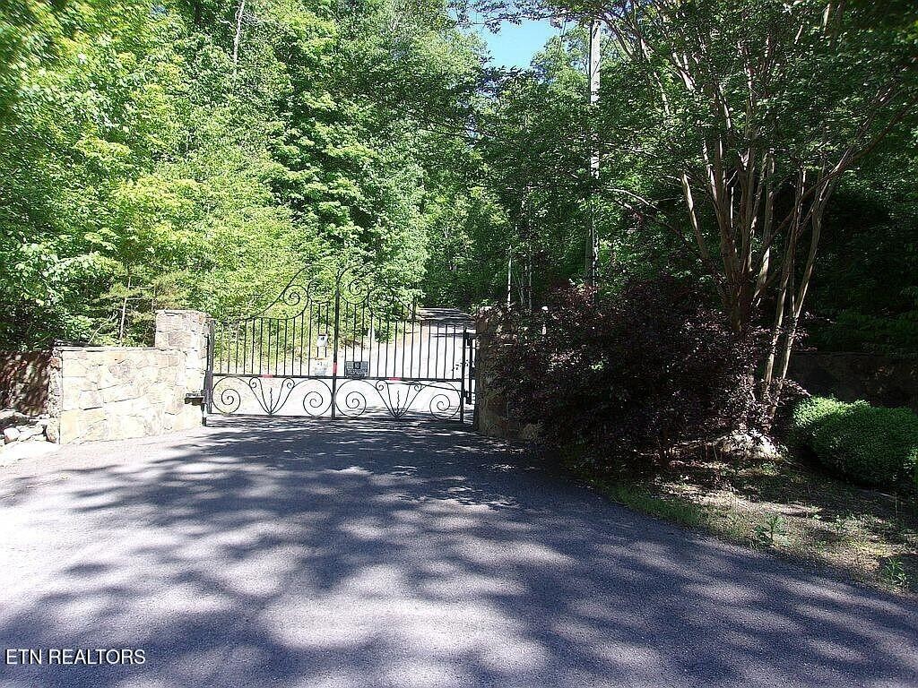 38 five oaks Circle