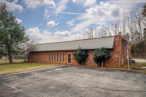 1410 Bradford Hicks Dr Livingston TN 38570