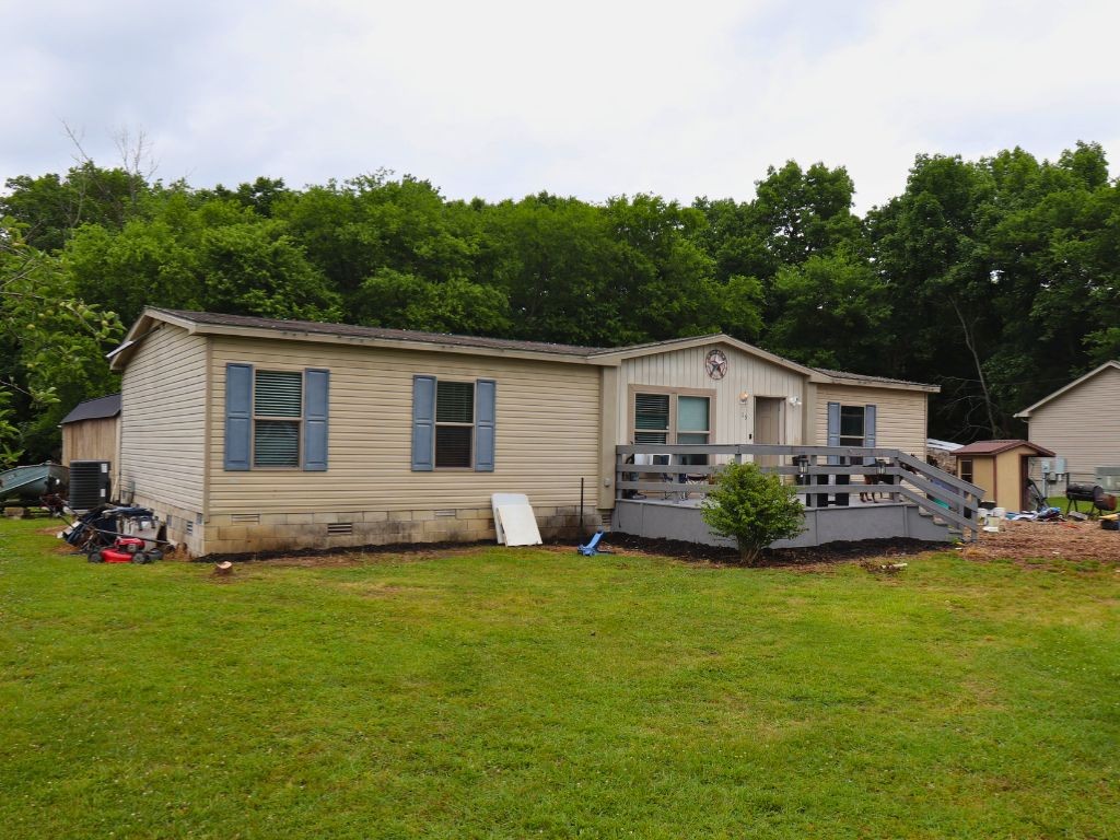25 Winding Hills Ln