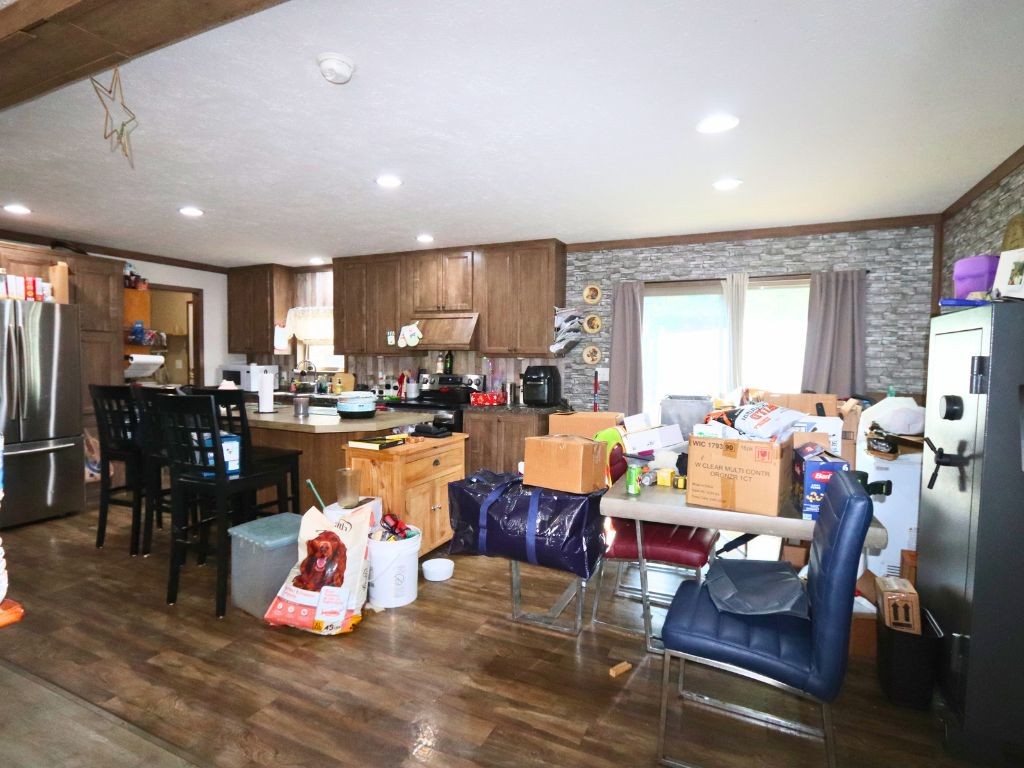 25 Winding Hills Ln