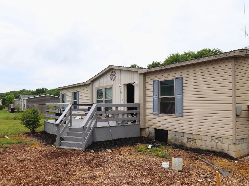 25 Winding Hills Ln