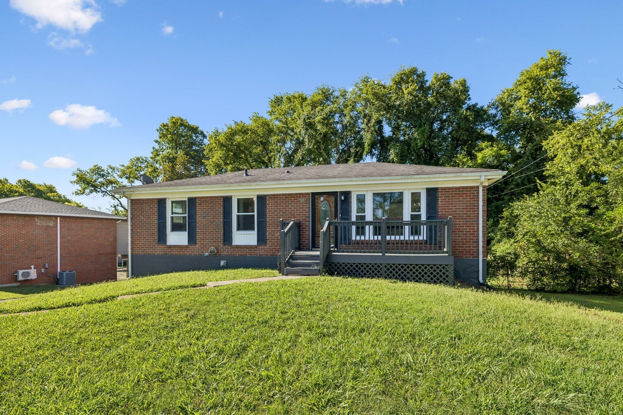 5007 Bonnameade Dr