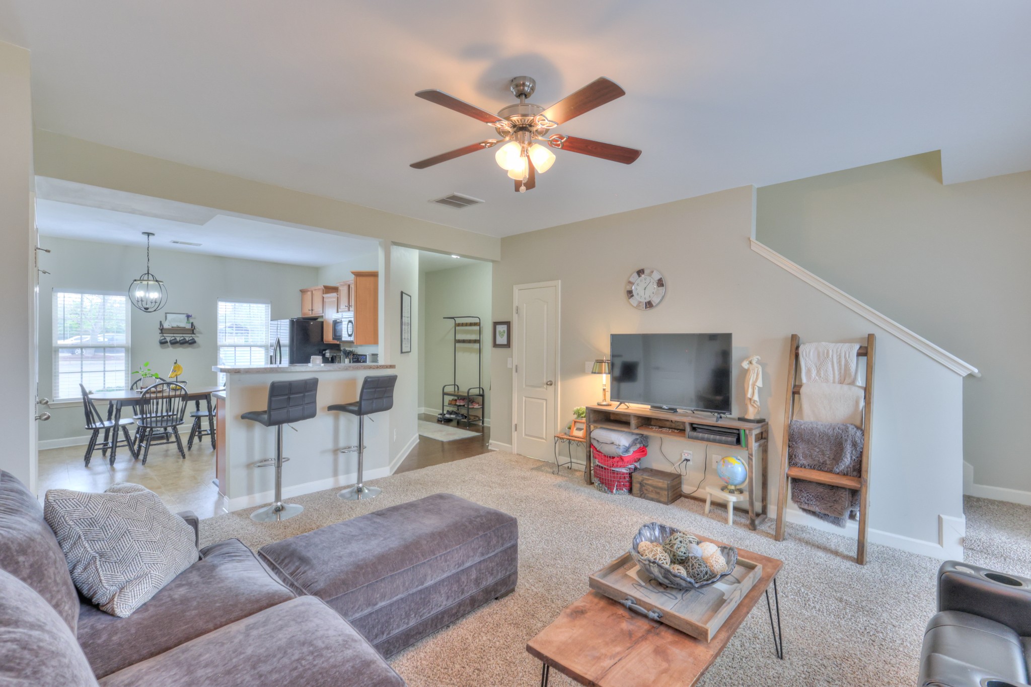 5449 Perlou Ln