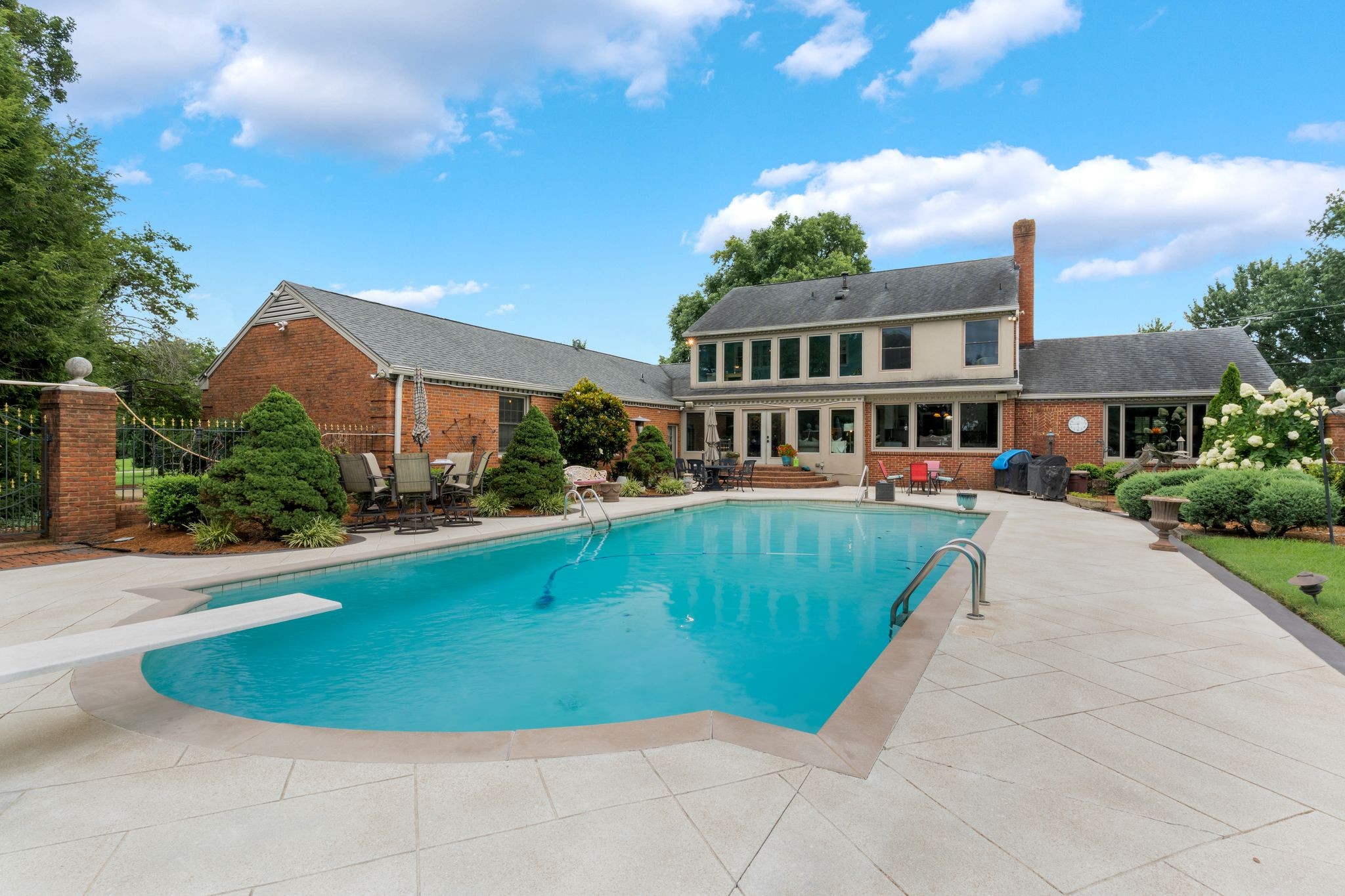207 Kennett Rd