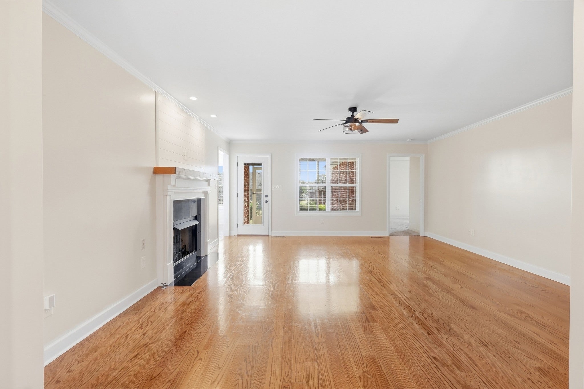 247 Walbrook Dr - Photo 4