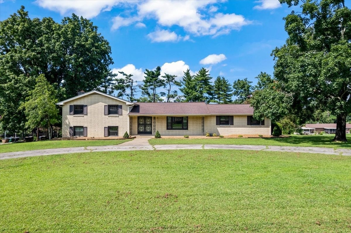 4-bed home at 400 Nesbitt Ln, Madison, sold October 5, 2026
