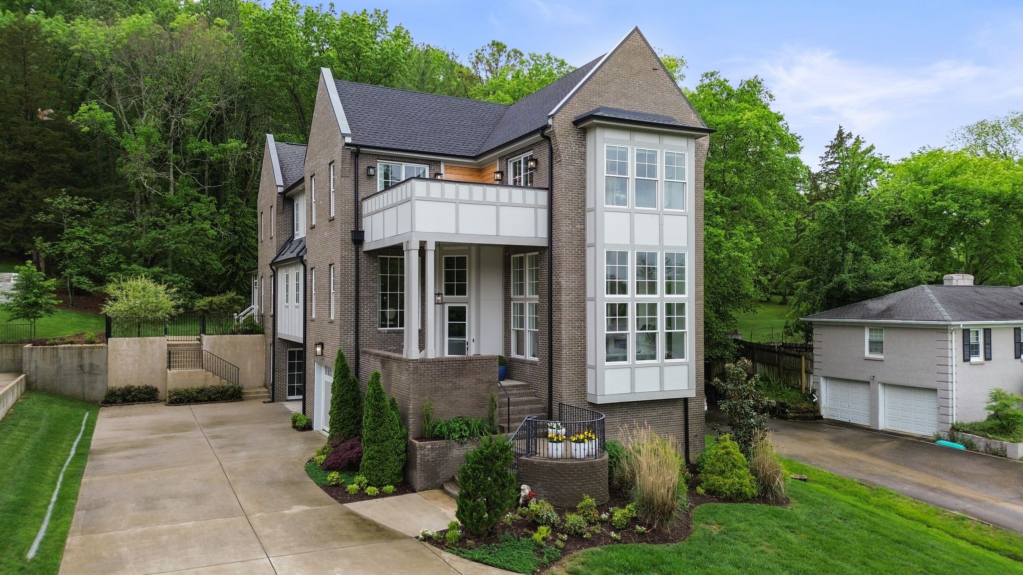 Nashville, Tennessee 37205, United States, 5 Bedrooms Bedrooms, ,6 BathroomsBathrooms,Residential,Active,109372