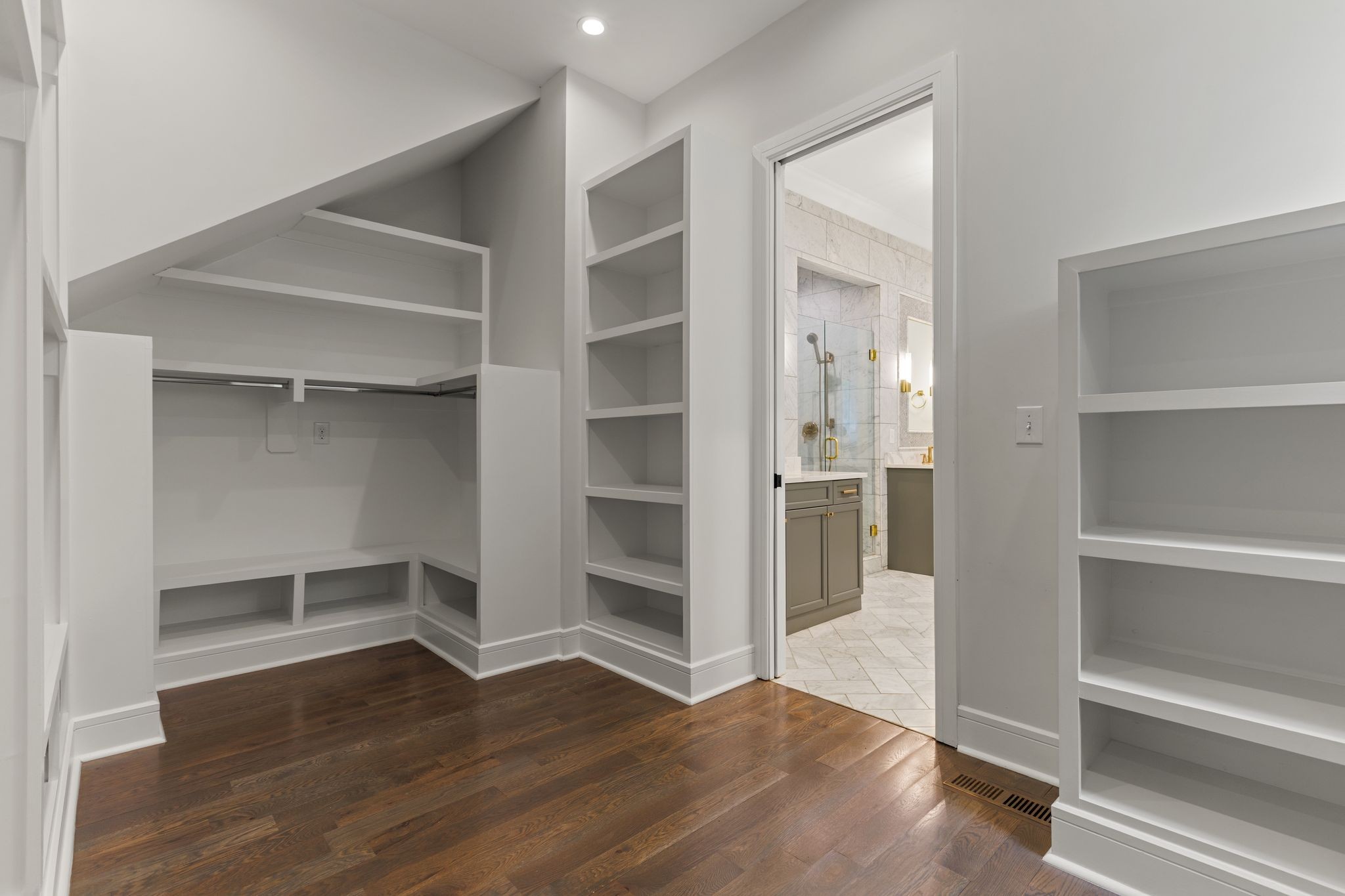 Nashville, Tennessee 37205, United States, 5 Bedrooms Bedrooms, ,6 BathroomsBathrooms,Residential,Active,109372