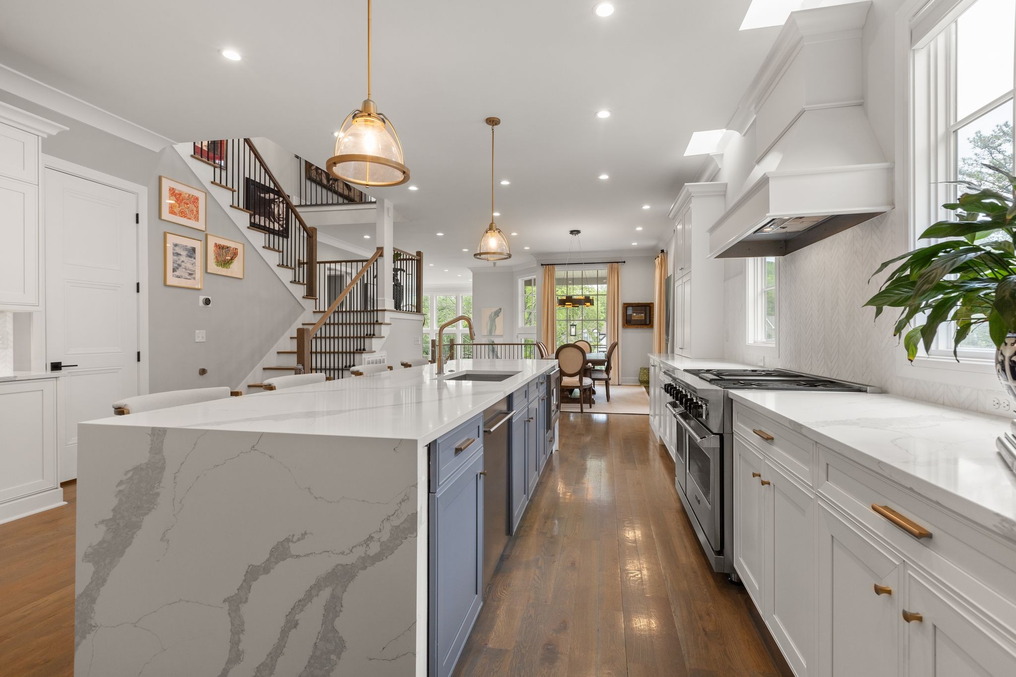 Nashville, Tennessee 37205, United States, 5 Bedrooms Bedrooms, ,6 BathroomsBathrooms,Residential,Active,109372