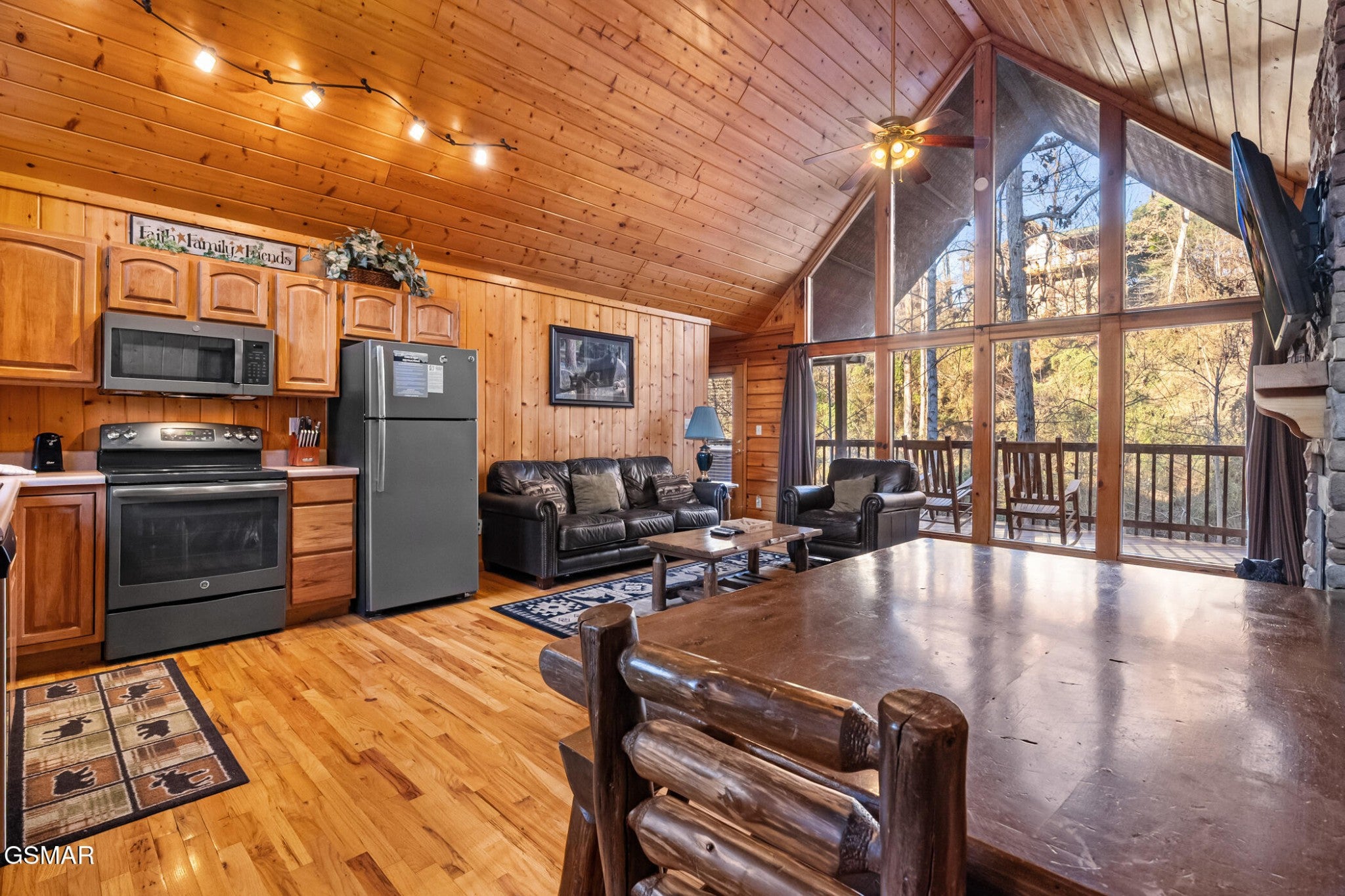 1509 Bears Den Way