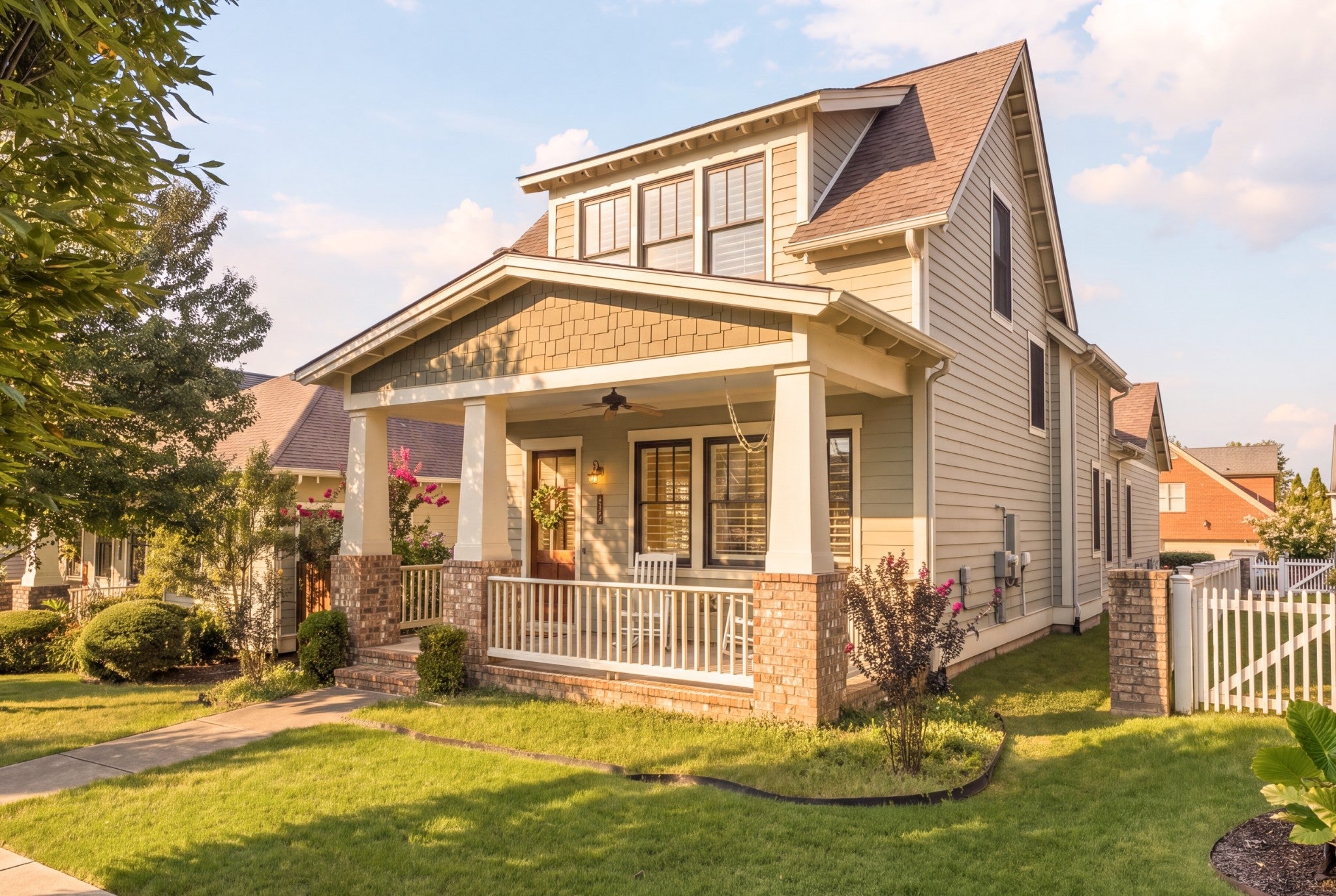 1048 Rochelle Ave