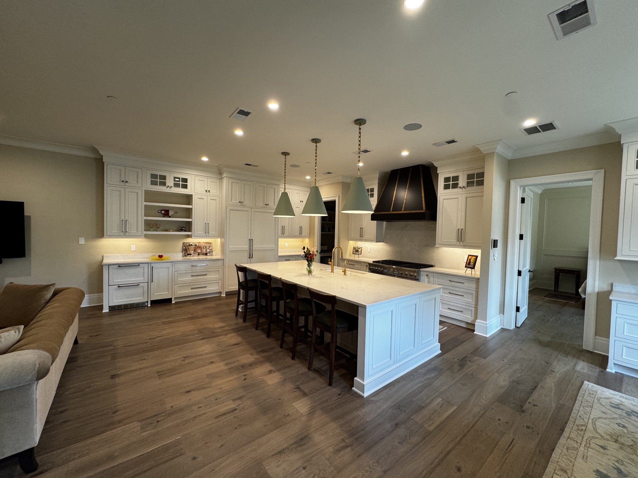 725 W Main St 101