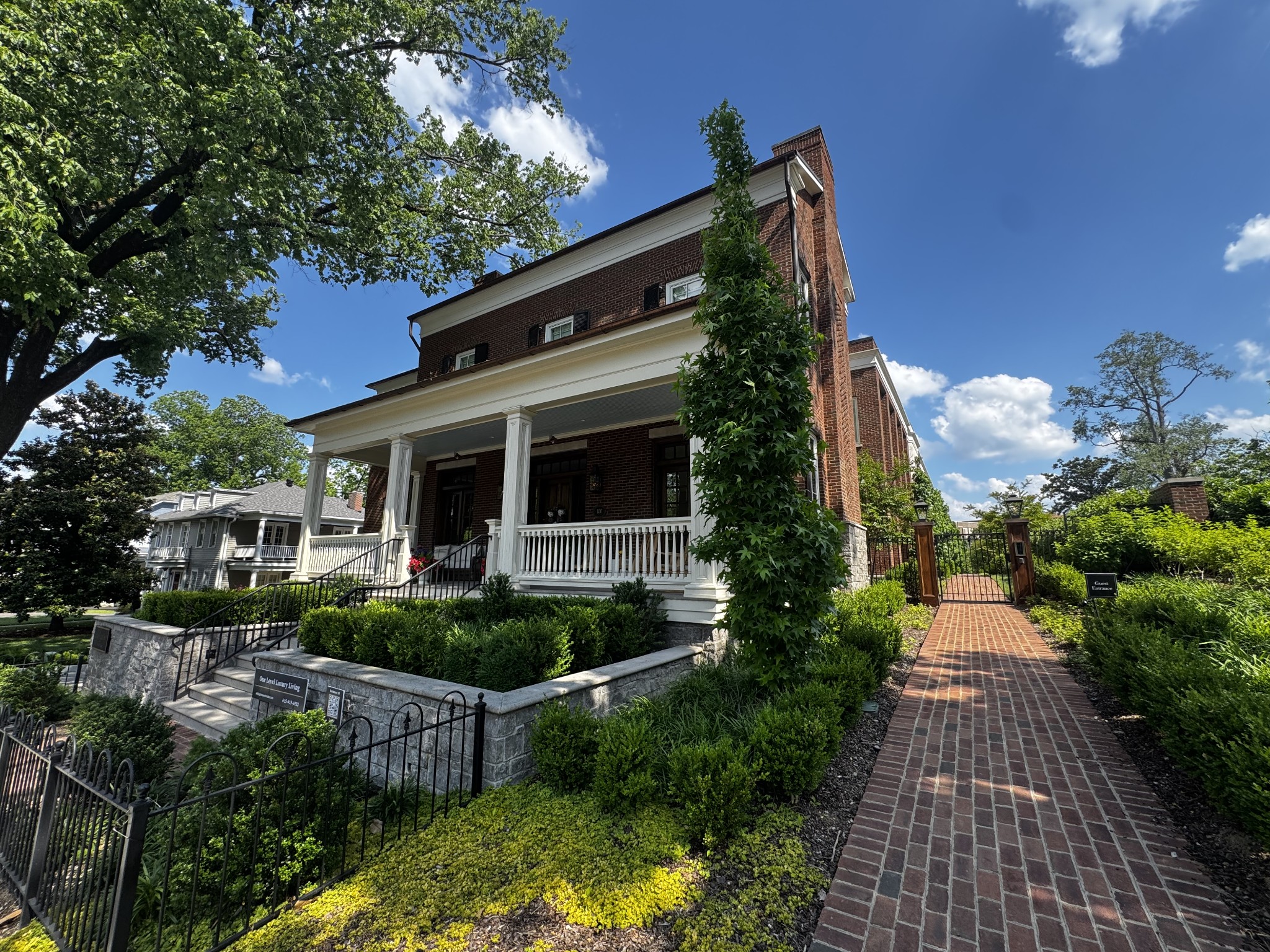 725 W Main St 101