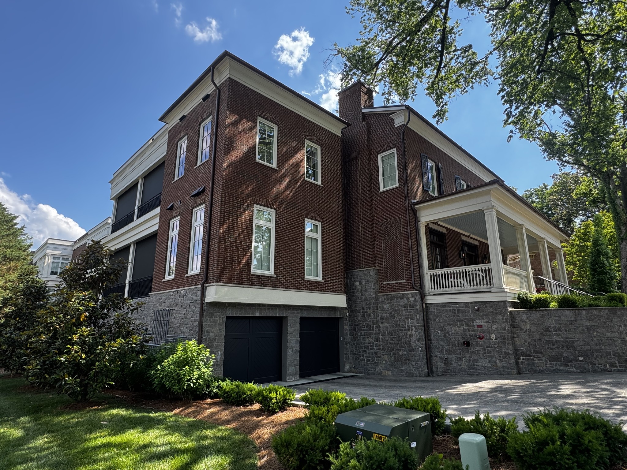 725 W Main St 101