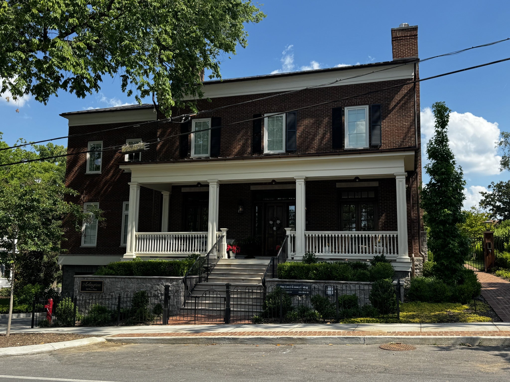 725 W Main St 101
