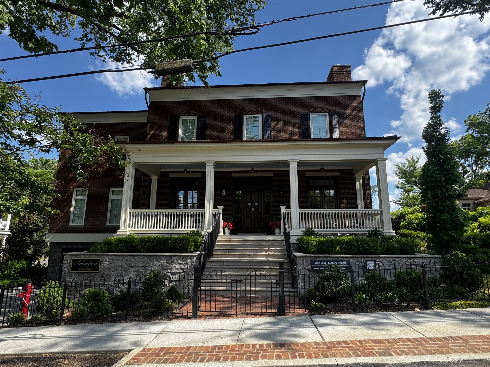 725 W Main St 101