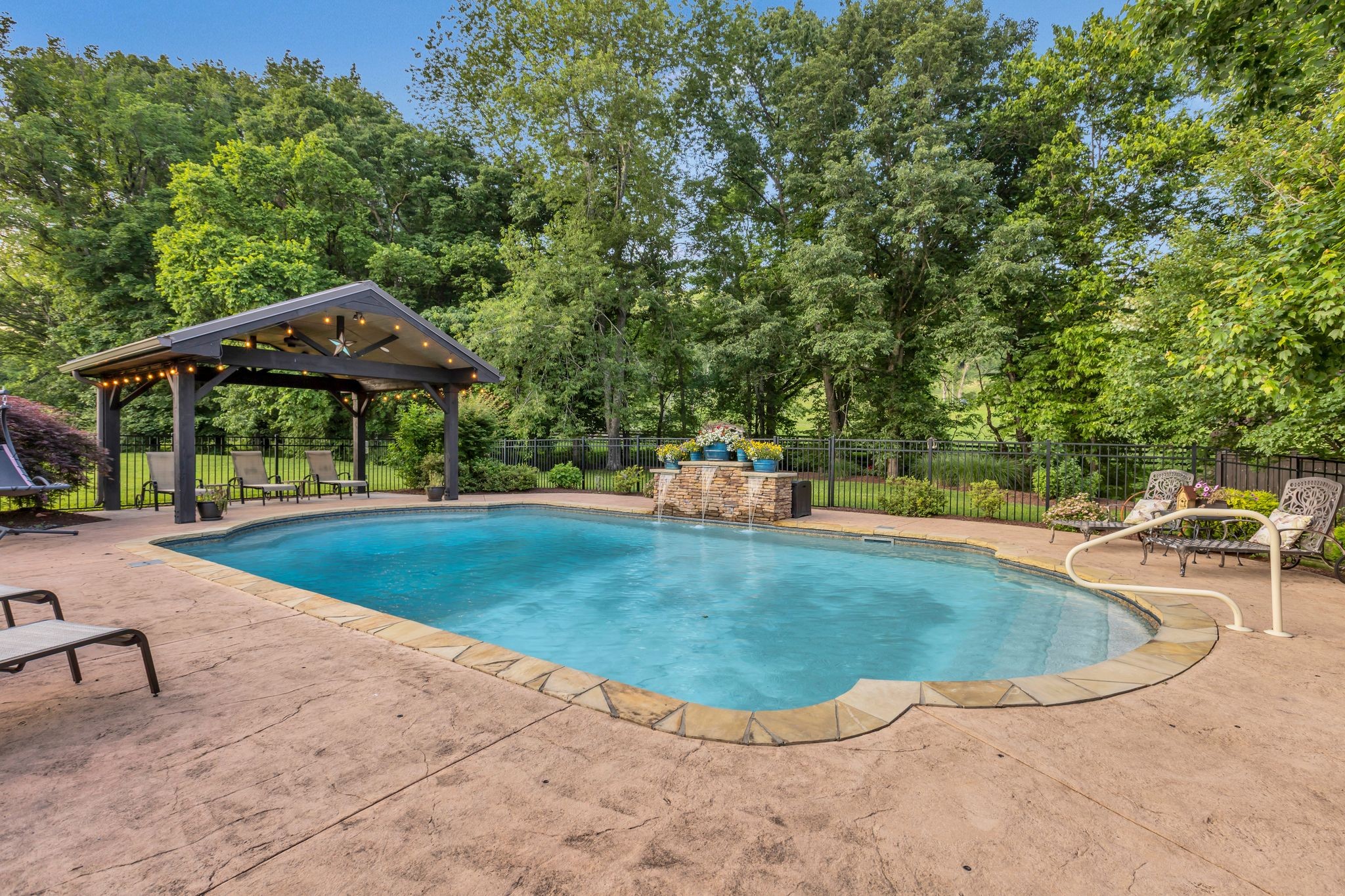 Thompsons Station, Tennessee 37179, United States, 4 Bedrooms Bedrooms, ,5 BathroomsBathrooms,Residential,Active,138271