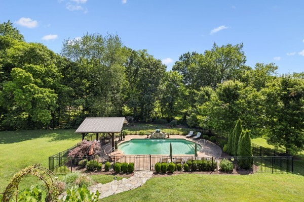 Thompsons Station, Tennessee 37179, United States, 4 Bedrooms Bedrooms, ,5 BathroomsBathrooms,Residential,Active,138271