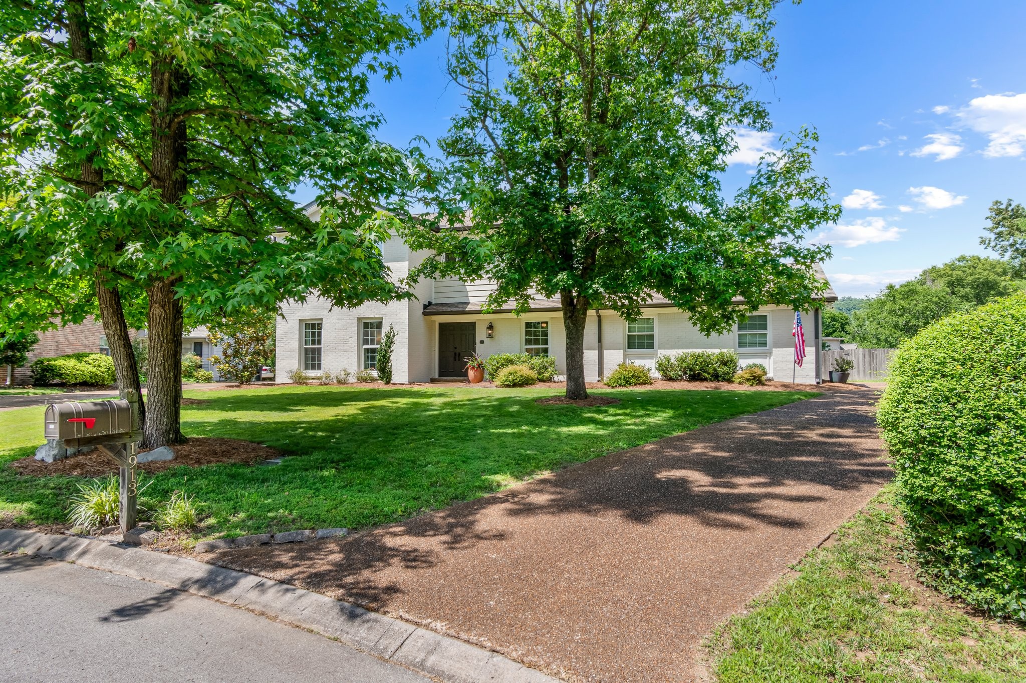 1913 Sam Houston Ct