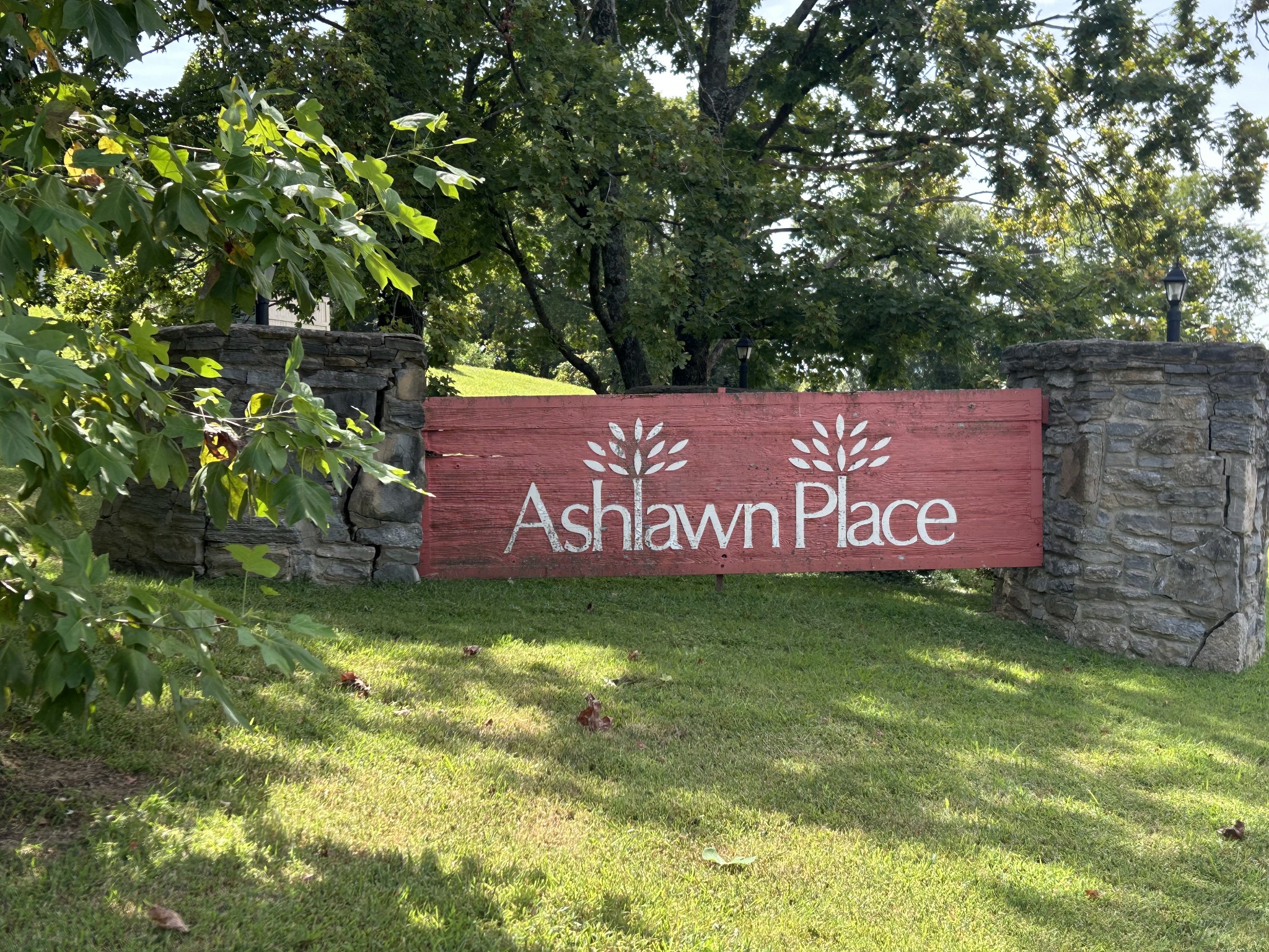 709 Ashlawn Pl