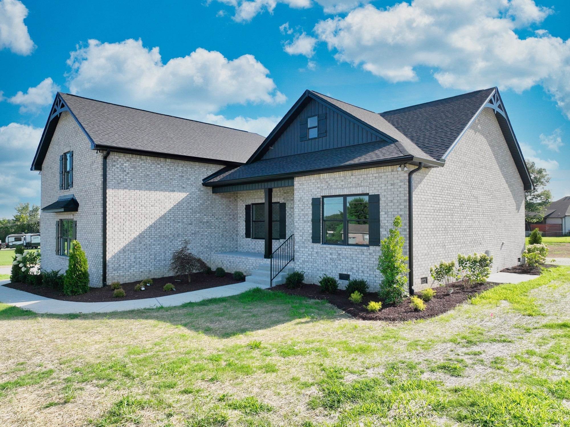 102 N Nikki Dr