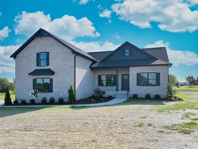 102 N Nikki Dr