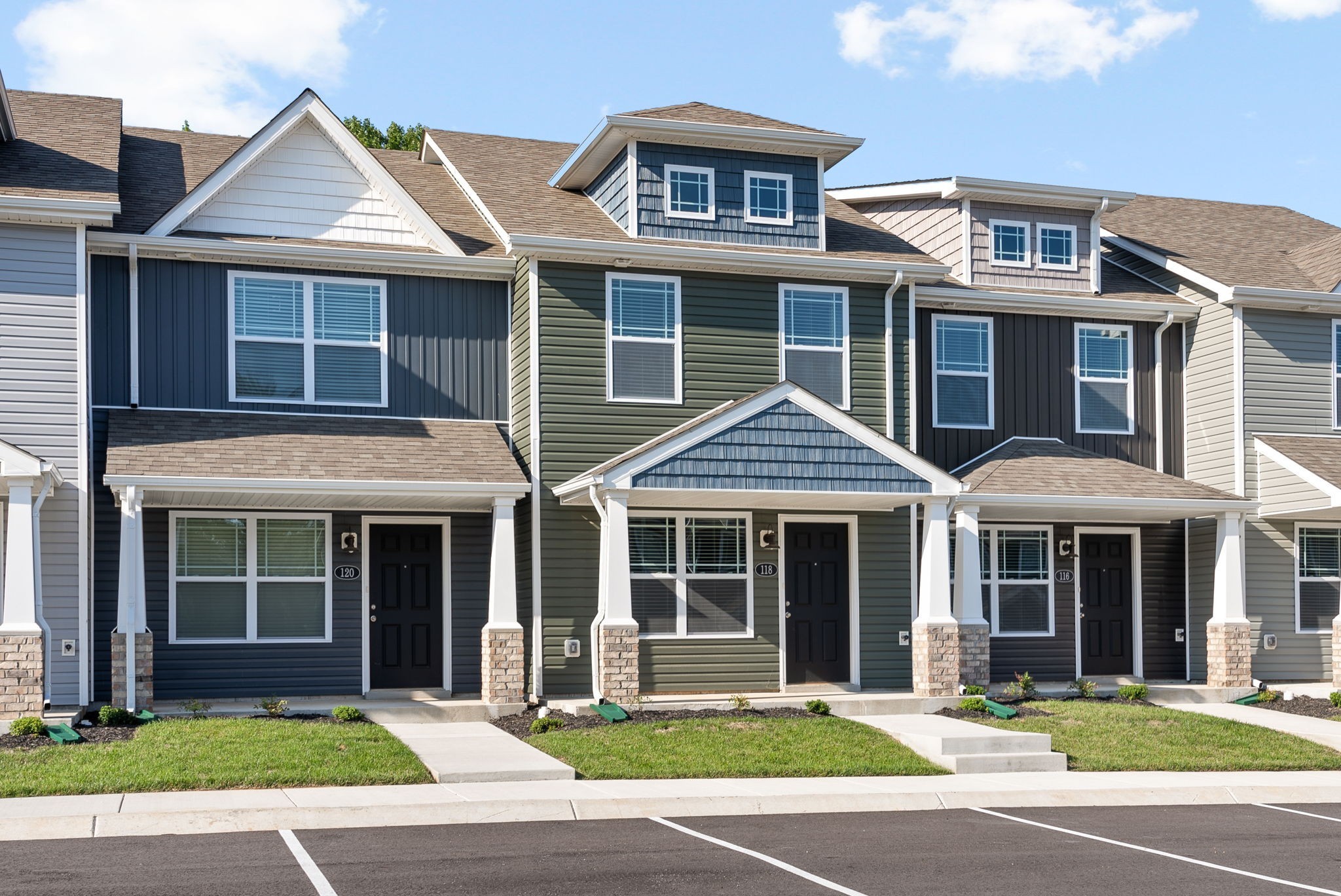 Clarksville, Tennessee 37040, United States, 2 Bedrooms Bedrooms, ,3 BathroomsBathrooms,Residential,Active,119964