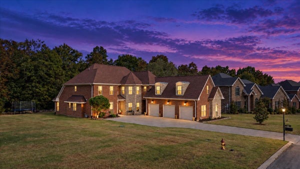 136 SEVEN SPRINGS DR, MOUNT JULIET, TN 37122 - Image 4b481ff53bbed4d1bb65da66ba4e015b/2419901577