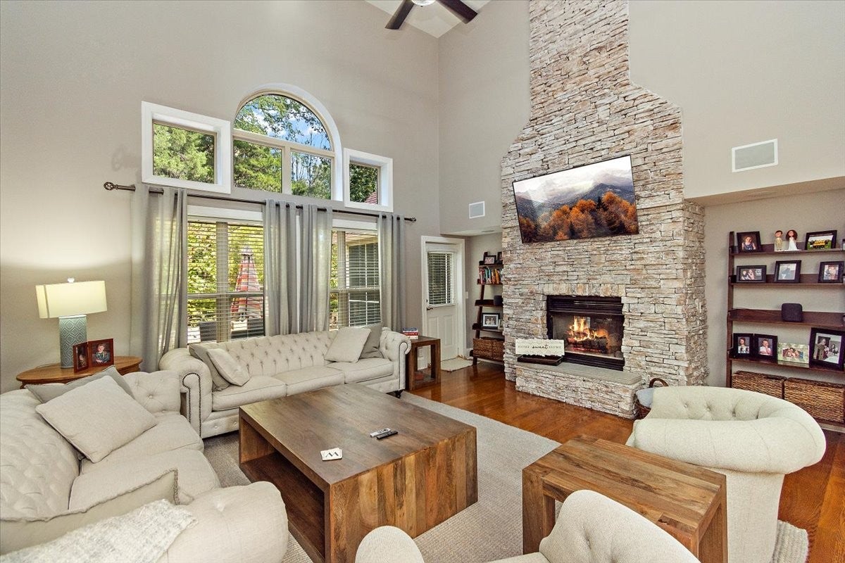 136 Seven Springs Dr