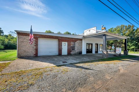 5392 Highway 100 Lyles TN 37098