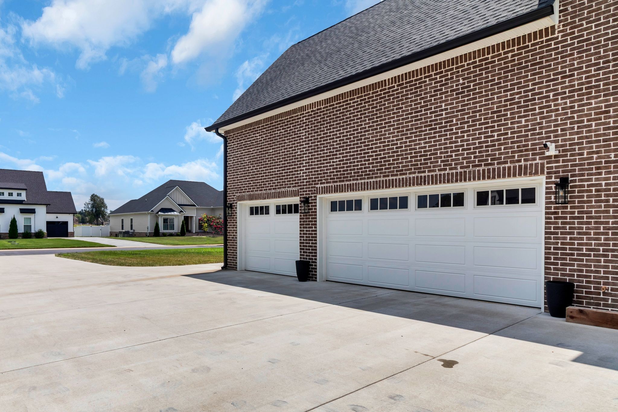 2614 Holly Springs Dr