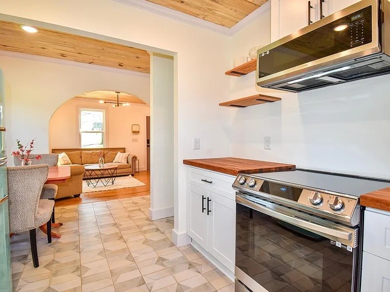 Columbia, Tennessee 38401, United States, 2 Bedrooms Bedrooms, ,1 BathroomBathrooms,Residential,Active,193168