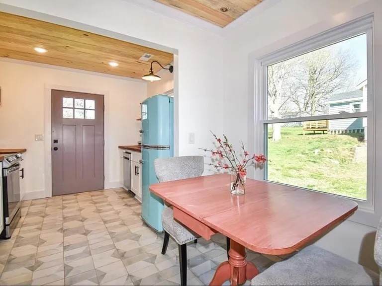 Columbia, Tennessee 38401, United States, 2 Bedrooms Bedrooms, ,1 BathroomBathrooms,Residential,Active,193168