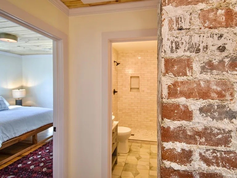 Columbia, Tennessee 38401, United States, 2 Bedrooms Bedrooms, ,1 BathroomBathrooms,Residential,Active,193168