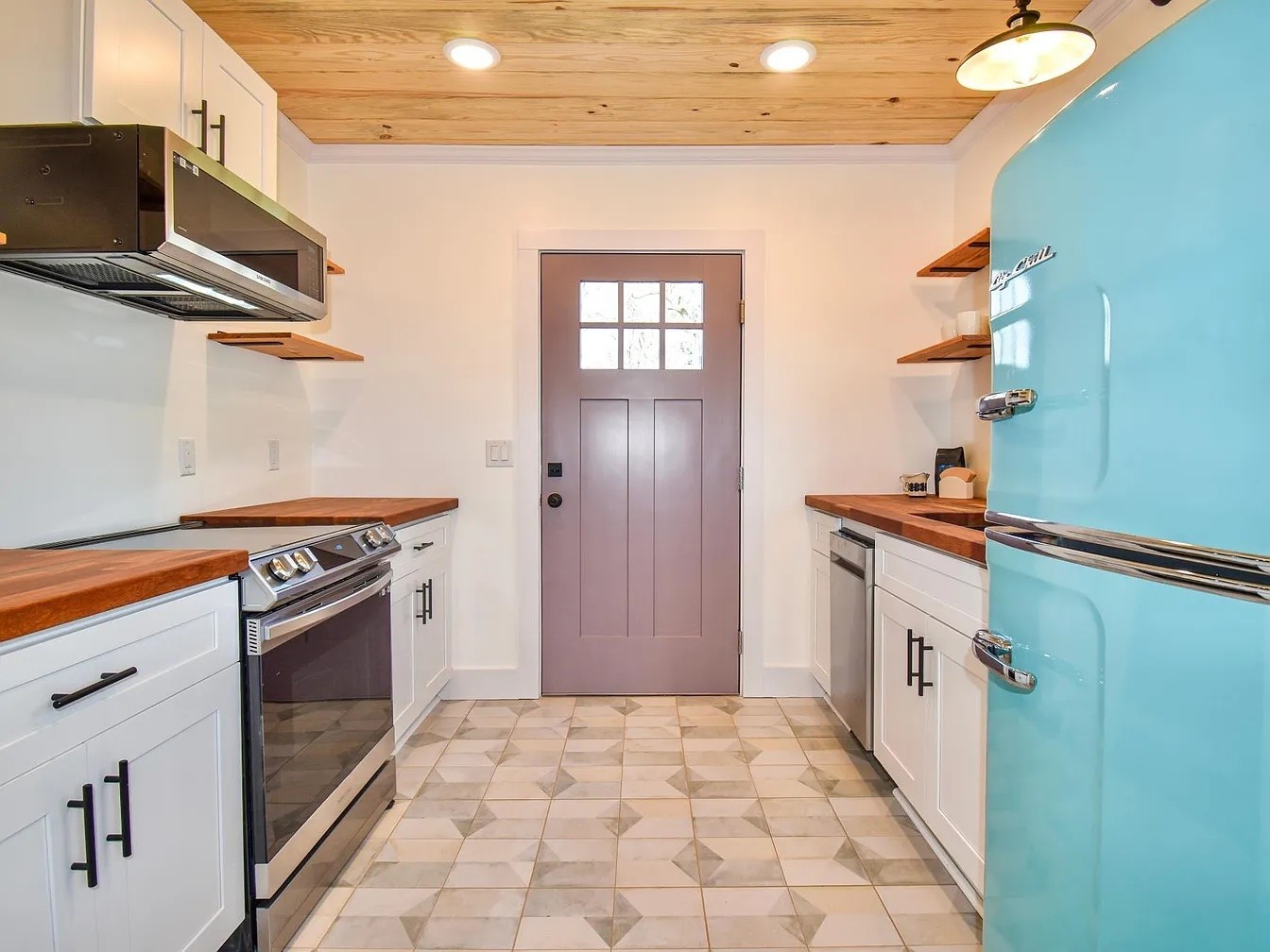 Columbia, Tennessee 38401, United States, 2 Bedrooms Bedrooms, ,1 BathroomBathrooms,Residential,Active,193168