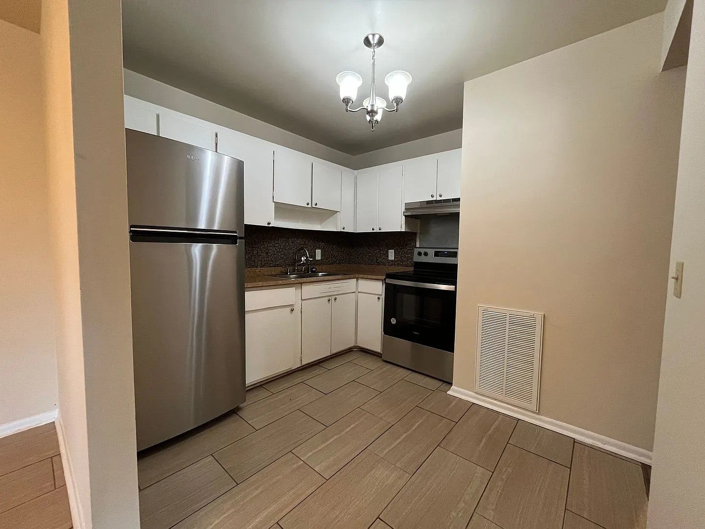 555 N DuPont Ave B42