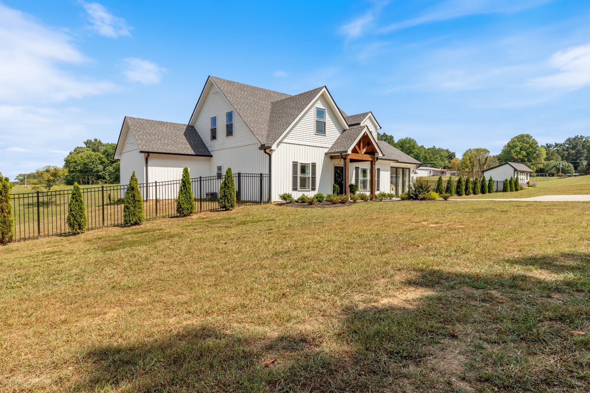 1020 Loggins Rd