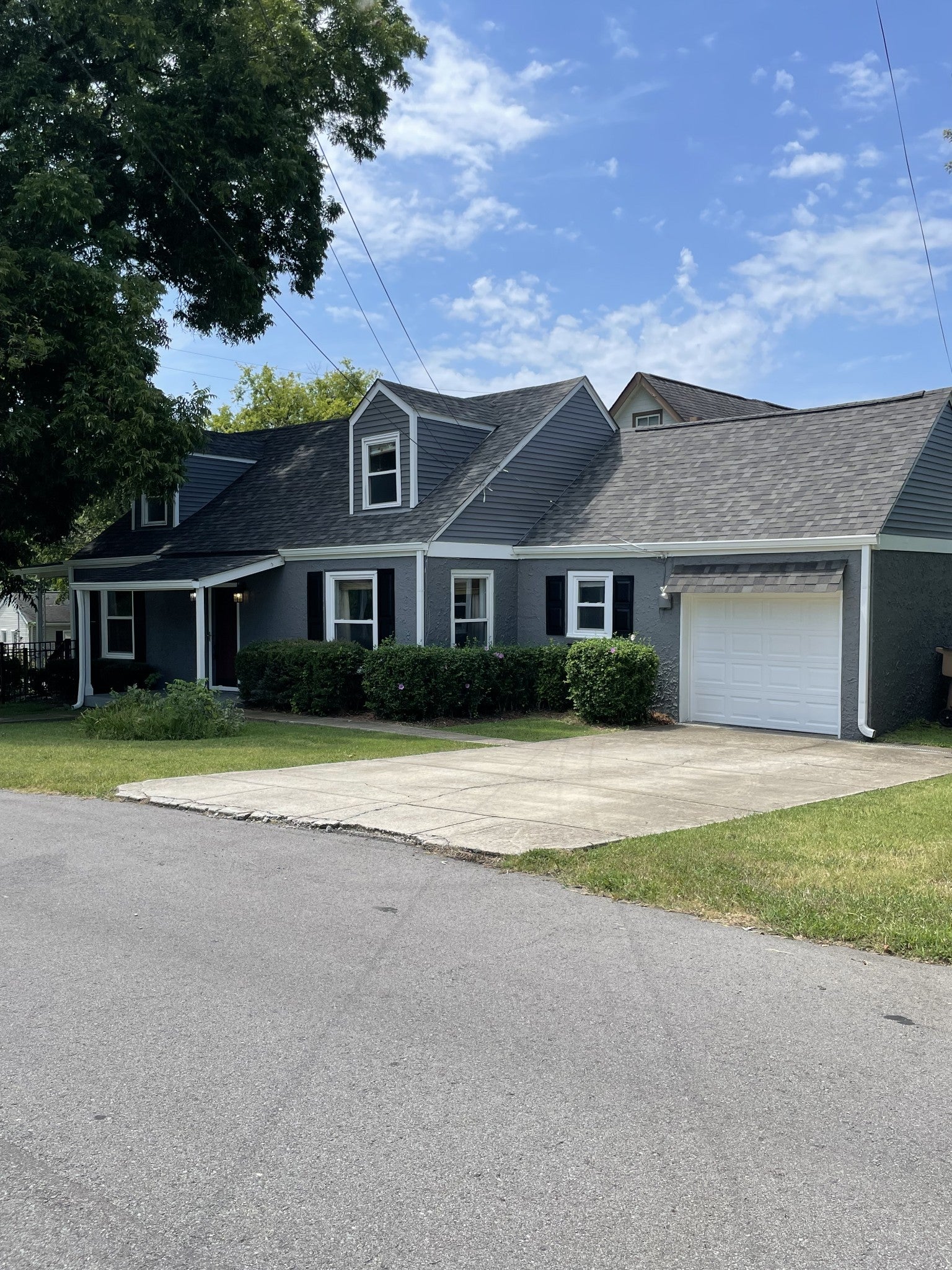 3.0-bed rental at 715 Park Cir