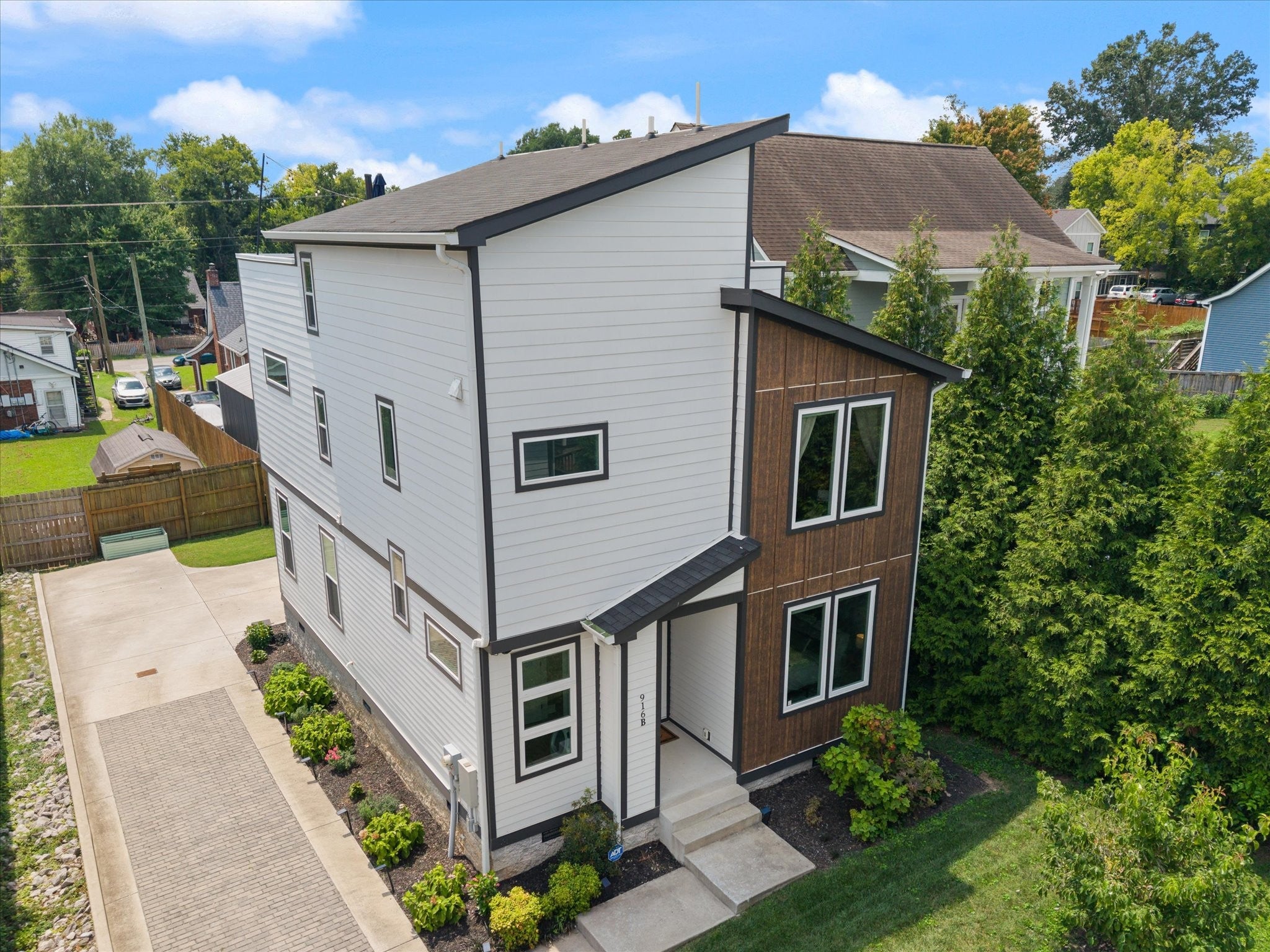 4-bed listing at 916 Delmas Ave B, Nashville
