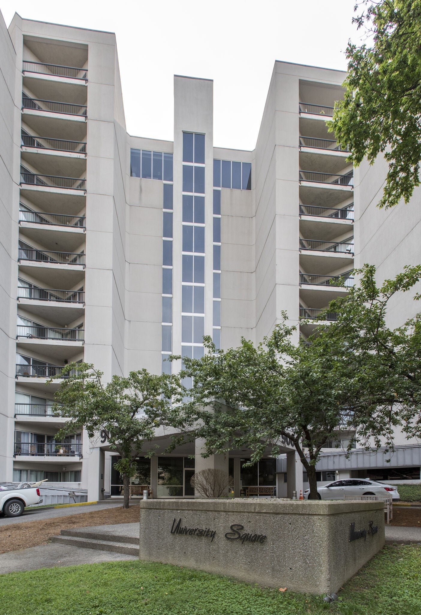 2.0-bed rental at 900 19th Ave S 703
