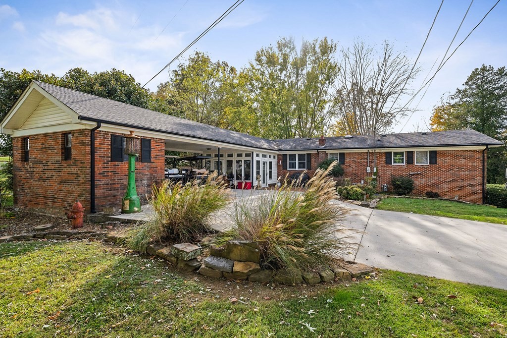 822 Old Smithville Hwy N