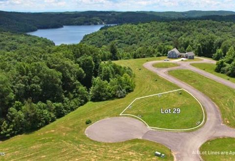 29 The Villages La Follette TN 37766