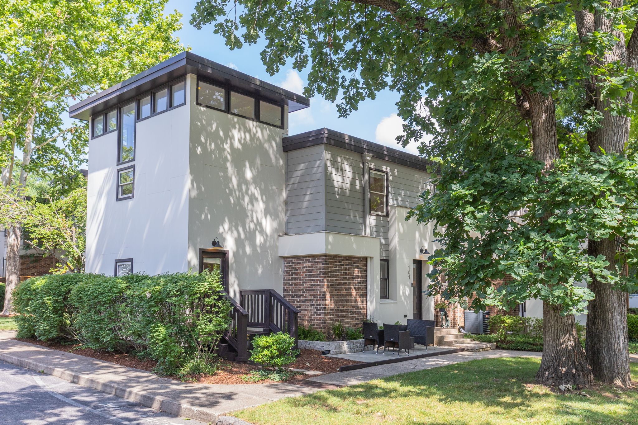 940 Gale Ln 101