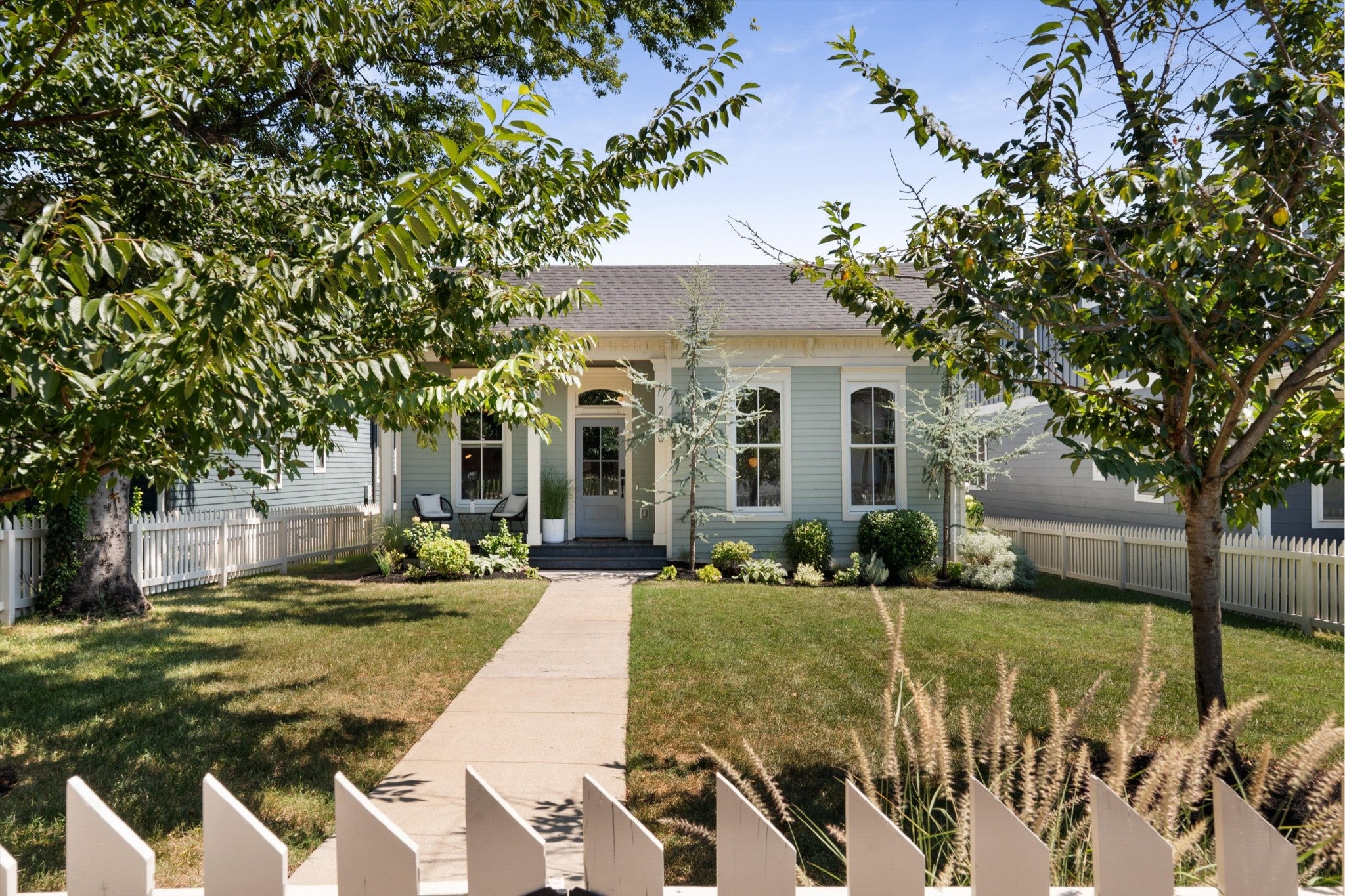 2020 10th Ave S