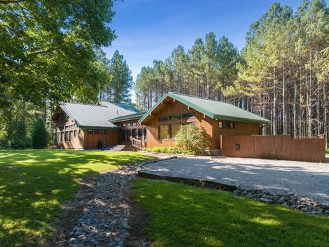 1273 Palmer Rd Lexington TN 38351