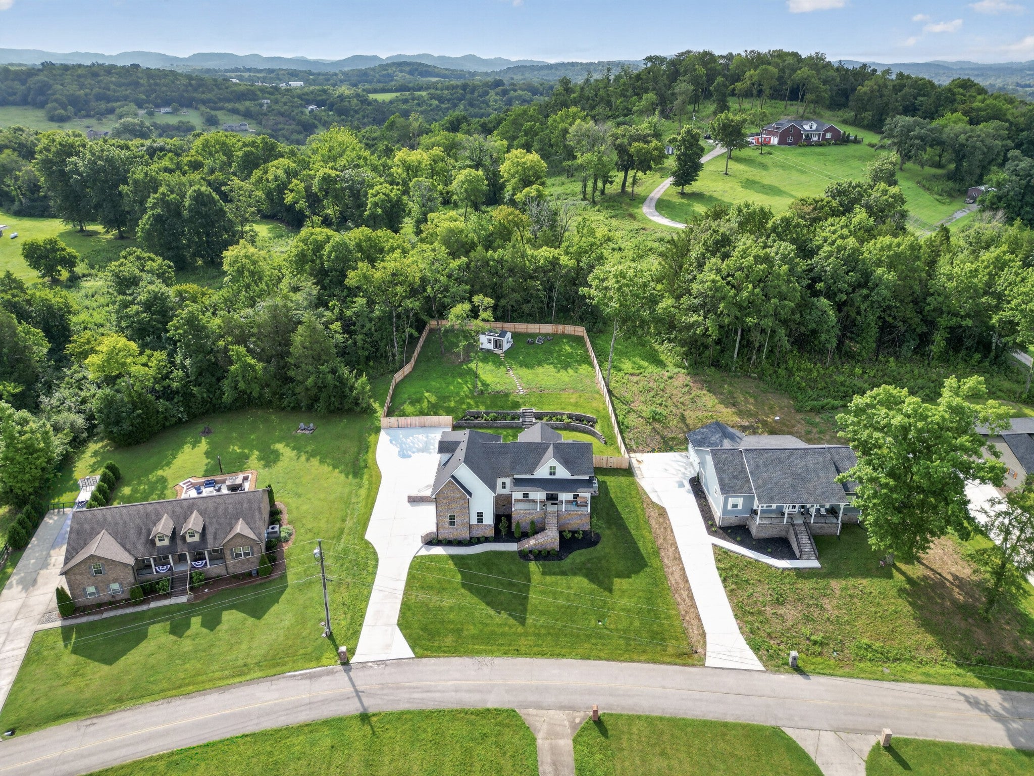 545 Bridle Path Ln