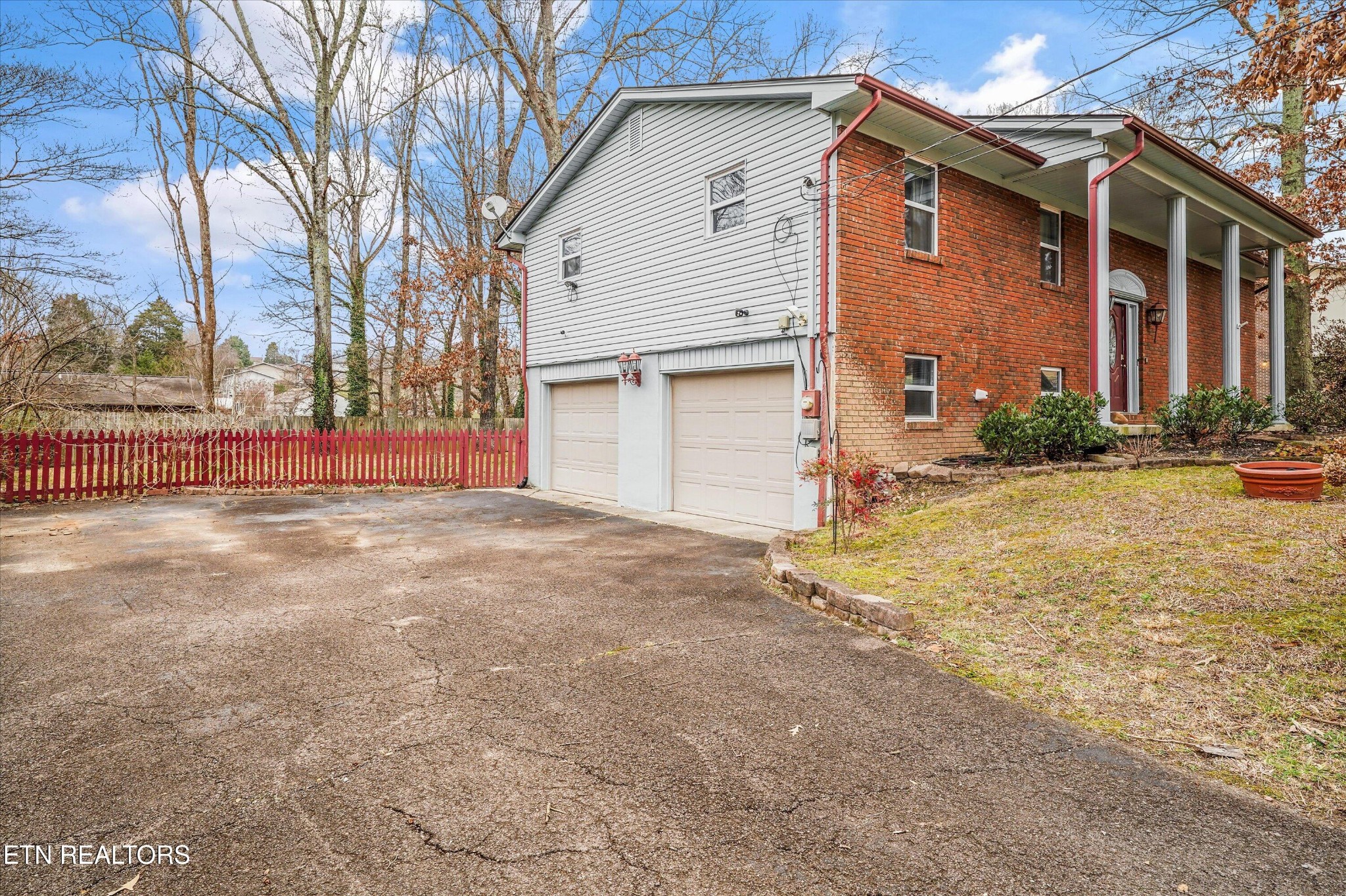 1021 Lovell View Drive