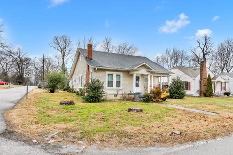 Photo of 128 W Jackson St, Gallatin, TN 37066 (MLS # 3230585)